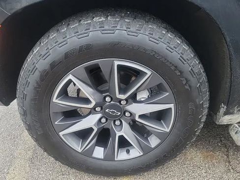 Used 2021 Chevrolet Suburban Z71 w/ Z71 Off-Road Package image 6