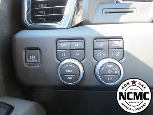 Used 2025 GMC Sierra 1500 AT4 image 40