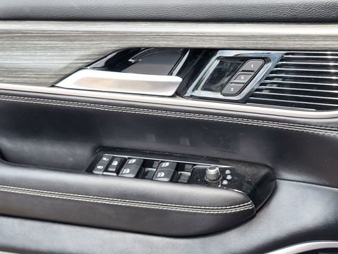 Used 2023 Jeep Wagoneer Series III w/ Premium Group I AWD/4WD image 15
