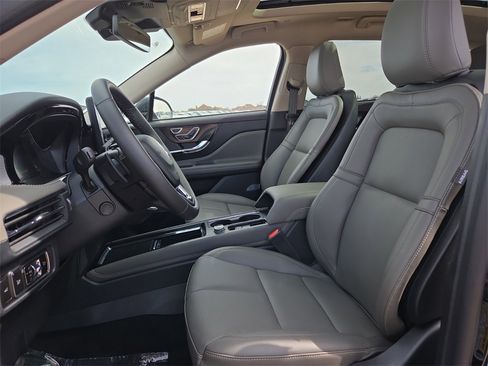 New 2026 Lincoln Corsair Premiere image 11