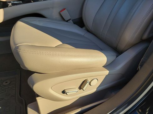 Used 2023 Lincoln Nautilus AWD w/ Premium Package image 15