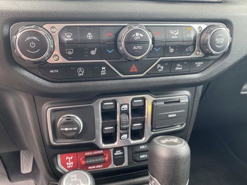 Used 2024 Jeep Wrangler Unlimited Sport AWD/4WD image 29