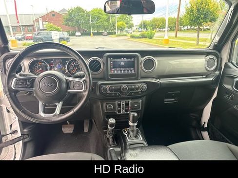Used 2018 Jeep Wrangler Unlimited Sahara AWD/4WD image 16