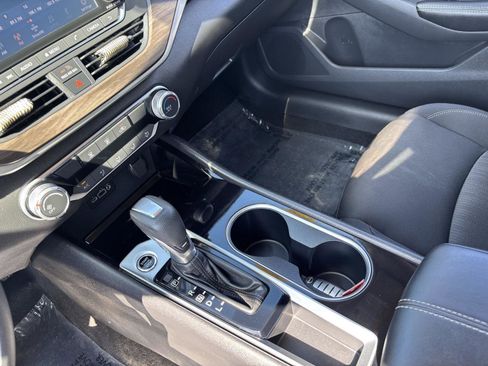 Used 2024 Nissan Altima 2.5 SV FWD image 25