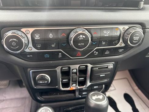 Used 2024 Jeep Wrangler High Altitude AWD/4WD image 29