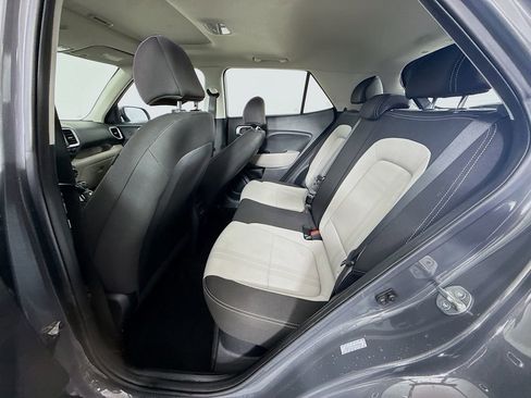 Used 2024 Hyundai Venue SEL image 17