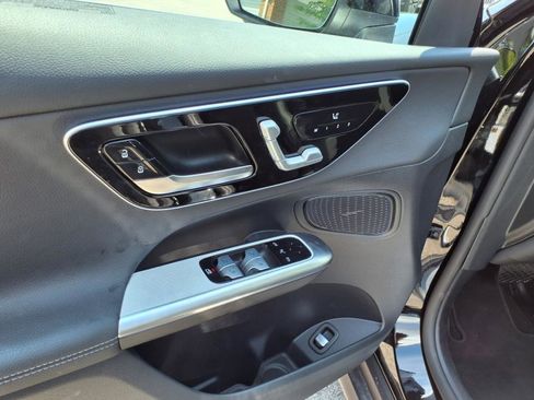 Used 2025 Mercedes-Benz GLC 300 4MATIC image 13