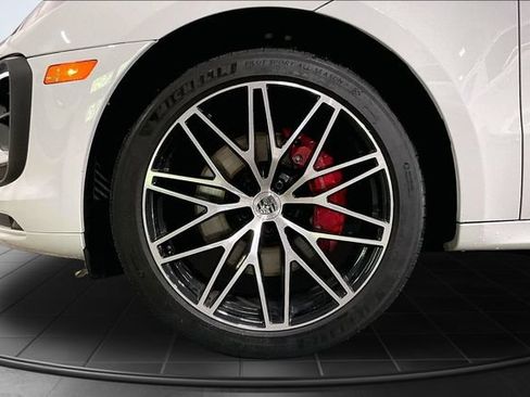 Used 2024 Porsche Macan S w/ Premium Plus Package AWD/4WD image 11