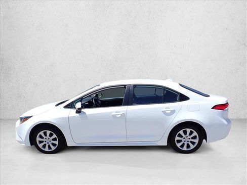 Used 2025 Toyota Corolla LE FWD image 2