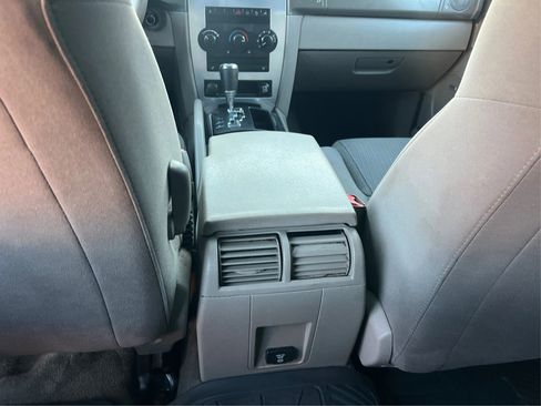 Used 2008 Jeep Commander Sport image 20