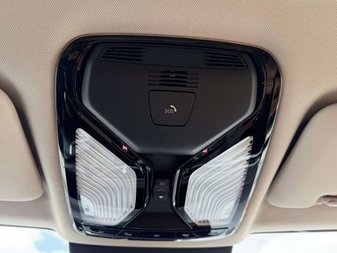 Used 2024 BMW X7 xDrive40i w/ Parking Assistance Package AWD/4WD image 33