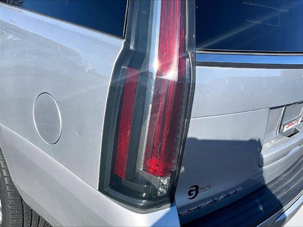 Used 2018 Cadillac Escalade ESV Platinum AWD/4WD image 29