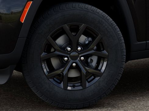 New 2026 Jeep Grand Cherokee Altitude image 4