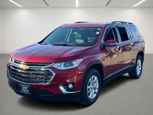 Used 2021 Chevrolet Traverse LT image 1