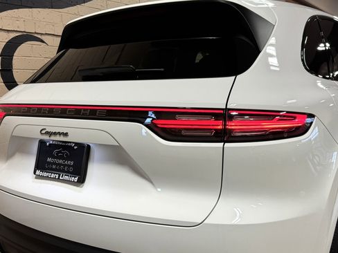 Used 2023 Porsche Cayenne Platinum Edition image 15