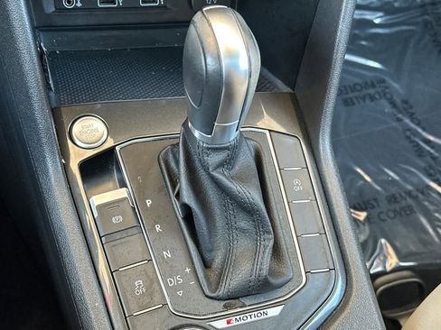 Used 2018 Volkswagen Tiguan SEL image 23