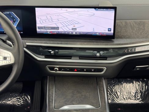Used 2025 BMW X7 xDrive40i w/ Parking Assistance Package image 25