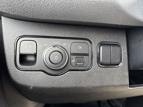 Used 2021 Mercedes-Benz Sprinter 2500 w/ Acoustic Package image 26