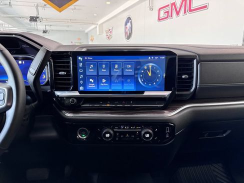 Used 2023 Chevrolet Silverado 1500 LT AWD/4WD image 19
