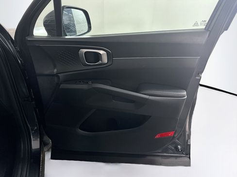 Used 2024 Kia Sorento S image 33