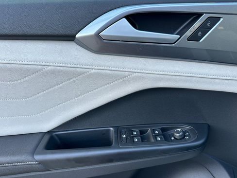 New 2026 Volkswagen Taos SEL image 10