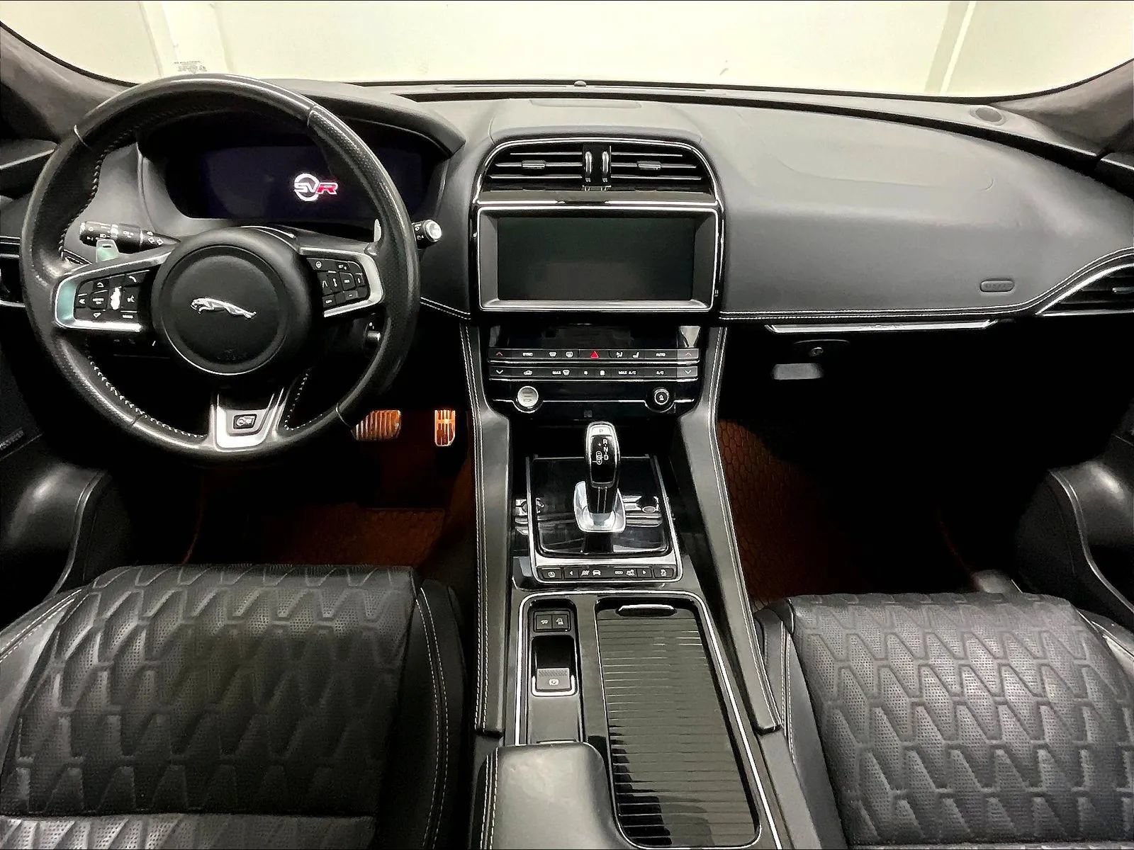 Used 2020 Jaguar F-PACE SVR AWD/4WD image 2