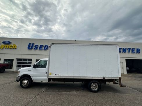 Used 2013 Ford E-450 and Econoline 450 Super Duty image 3