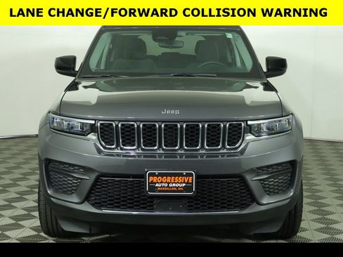 Used 2023 Jeep Grand Cherokee Laredo image 11