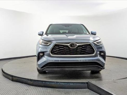 Used 2021 Toyota Highlander XLE image 12