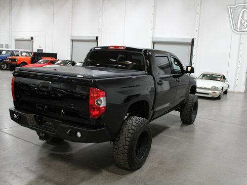 Used 2014 Toyota Tundra SR5 w/ TRD Off Road Package image 10