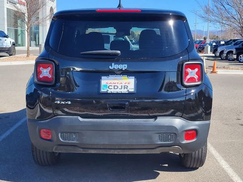 Used 2023 Jeep Renegade Latitude AWD/4WD image 6
