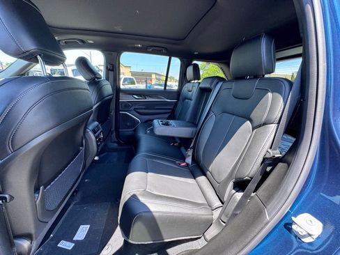 New 2026 Jeep Grand Cherokee Limited AWD/4WD image 15