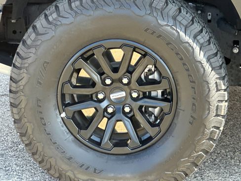 Used 2025 Ford F150 Raptor AWD/4WD image 35