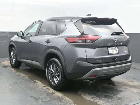 Used 2023 Nissan Rogue S image 8