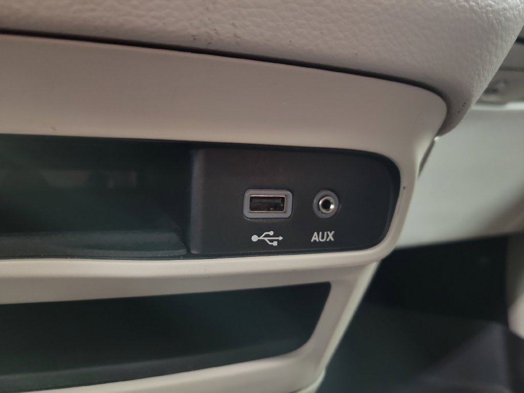 Used 2020 Chrysler Pacifica Touring FWD image 21
