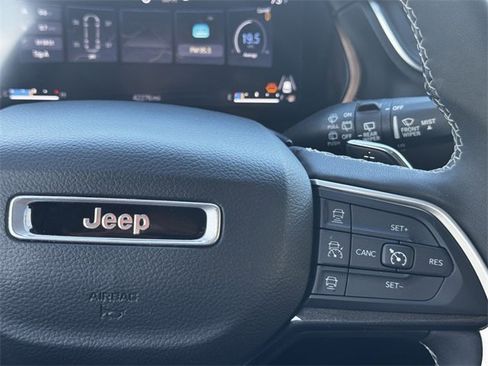 Certified 2023 Jeep Grand Cherokee L Laredo image 29