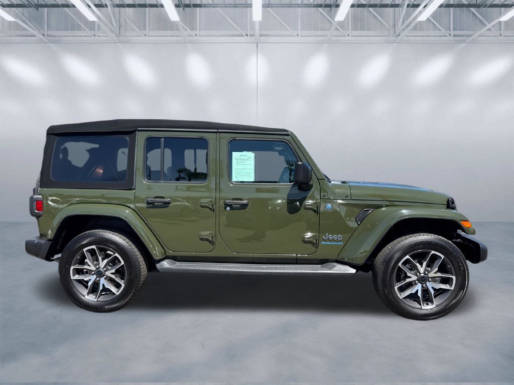 Certified 2024 Jeep Wrangler Unlimited w/ Convenience Group AWD/4WD image 3