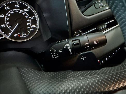 Used 2025 Mitsubishi Outlander ES FWD image 6