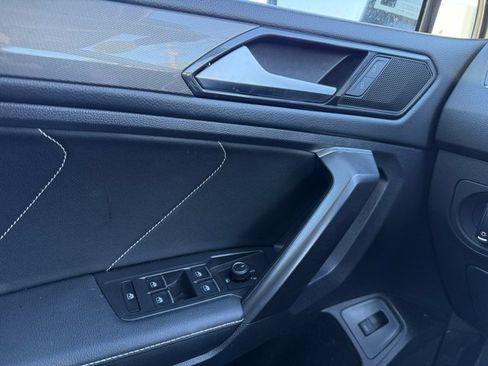 Used 2022 Volkswagen Tiguan SE image 35