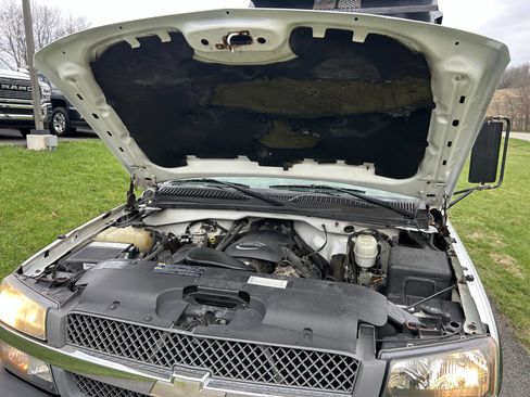 Used 2004 Chevrolet Silverado 3500 2WD Regular Cab image 46