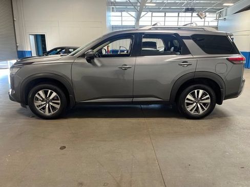 Used 2022 Nissan Pathfinder SL AWD/4WD image 6