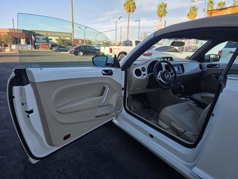 Used 2013 Volkswagen Beetle TDI image 11