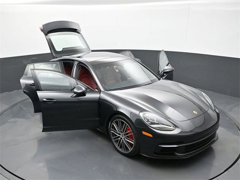 Used 2020 Porsche Panamera 4S image 32