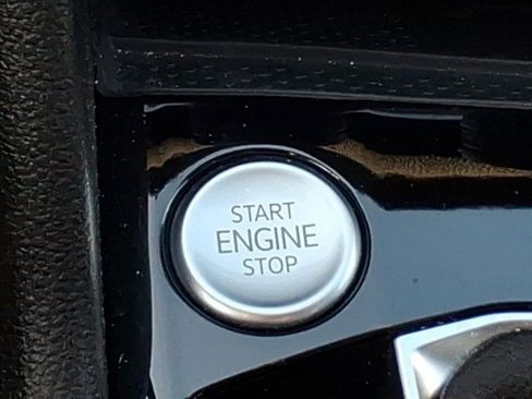 Certified 2024 Volkswagen Taos SE image 16