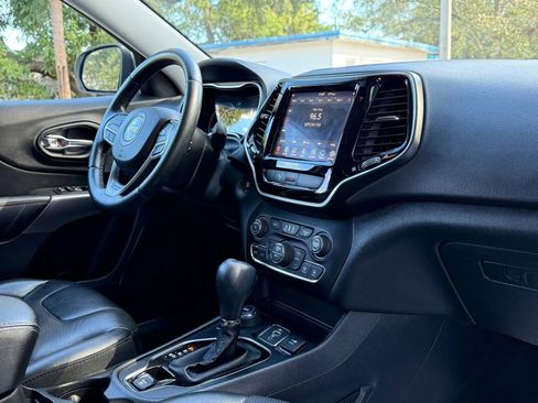 Used 2019 Jeep Cherokee Limited image 11