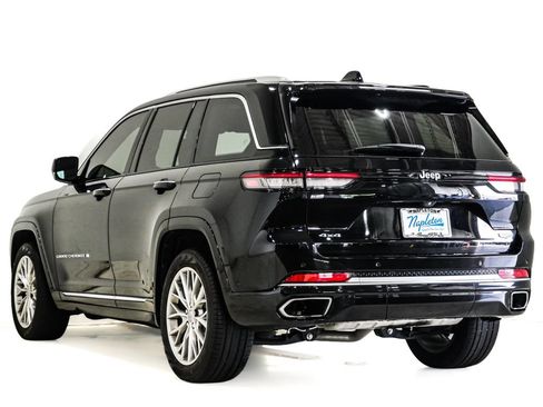 Used 2024 Jeep Grand Cherokee Summit w/ Luxury Tech Group V AWD/4WD image 9