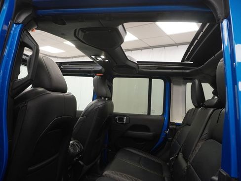 Used 2023 Jeep Wrangler Unlimited Sahara AWD/4WD image 23