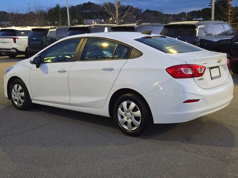 Used 2019 Chevrolet Cruze LS image 5
