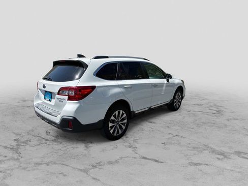 Used 2018 Subaru Outback 3.6R Touring AWD/4WD image 8