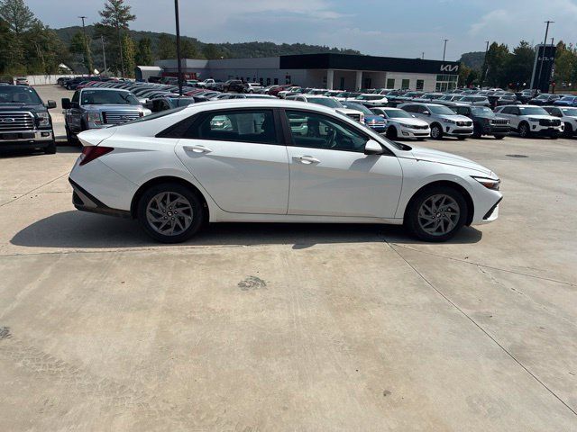 Used 2024 Hyundai Elantra SEL FWD image 45